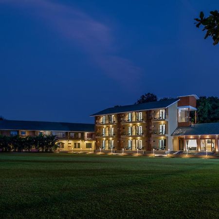 Paramount Riverfront Resort & Spa, Karjat Kültér fotó