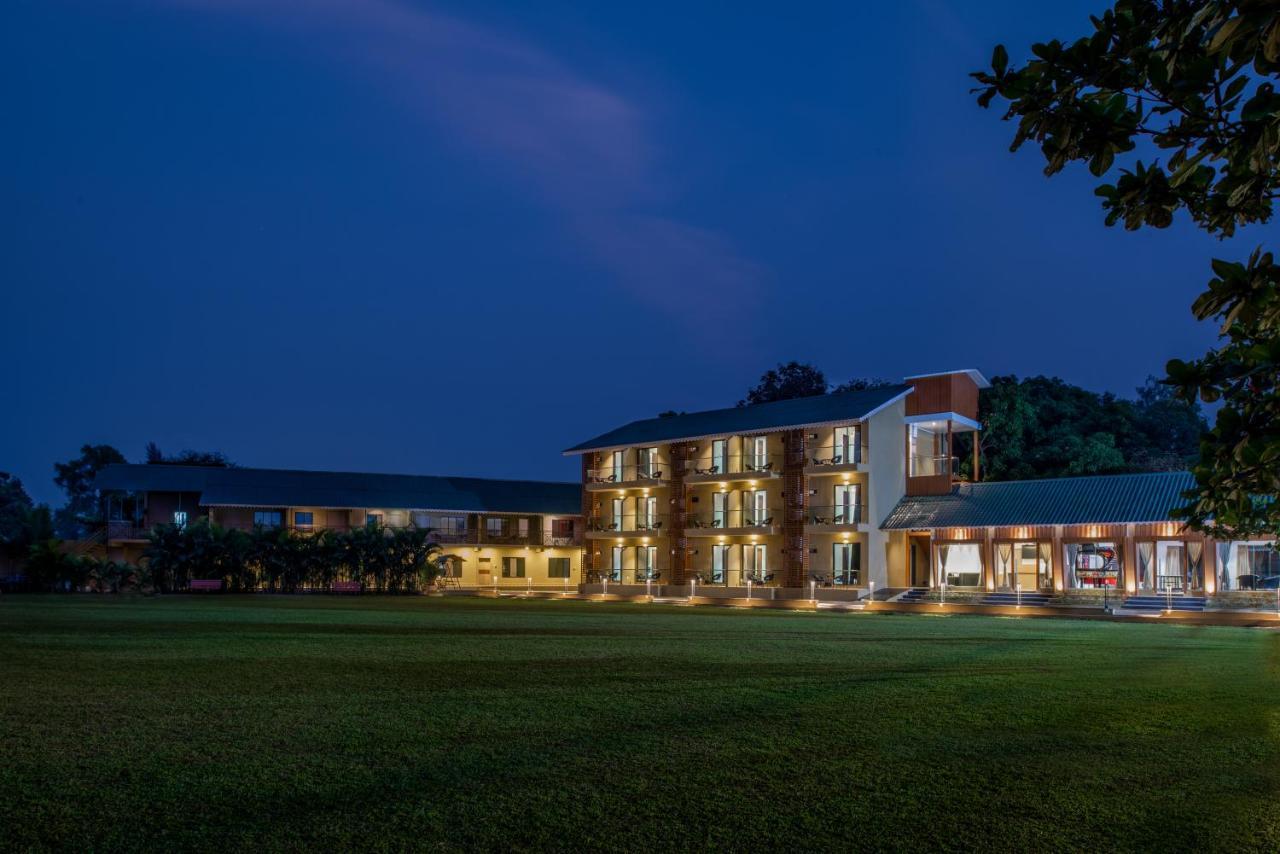 Paramount Riverfront Resort & Spa, Karjat Kültér fotó