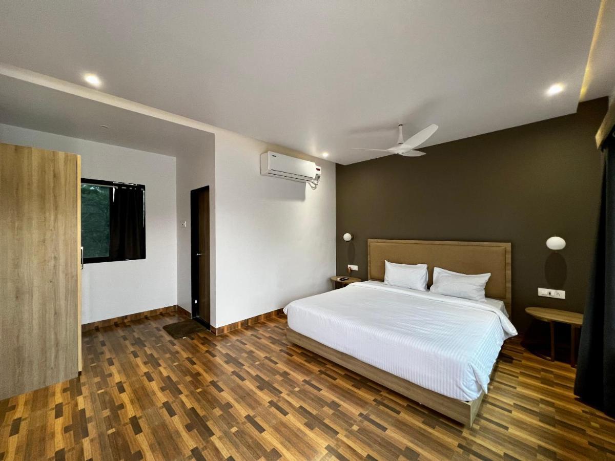 Paramount Riverfront Resort & Spa, Karjat Kültér fotó