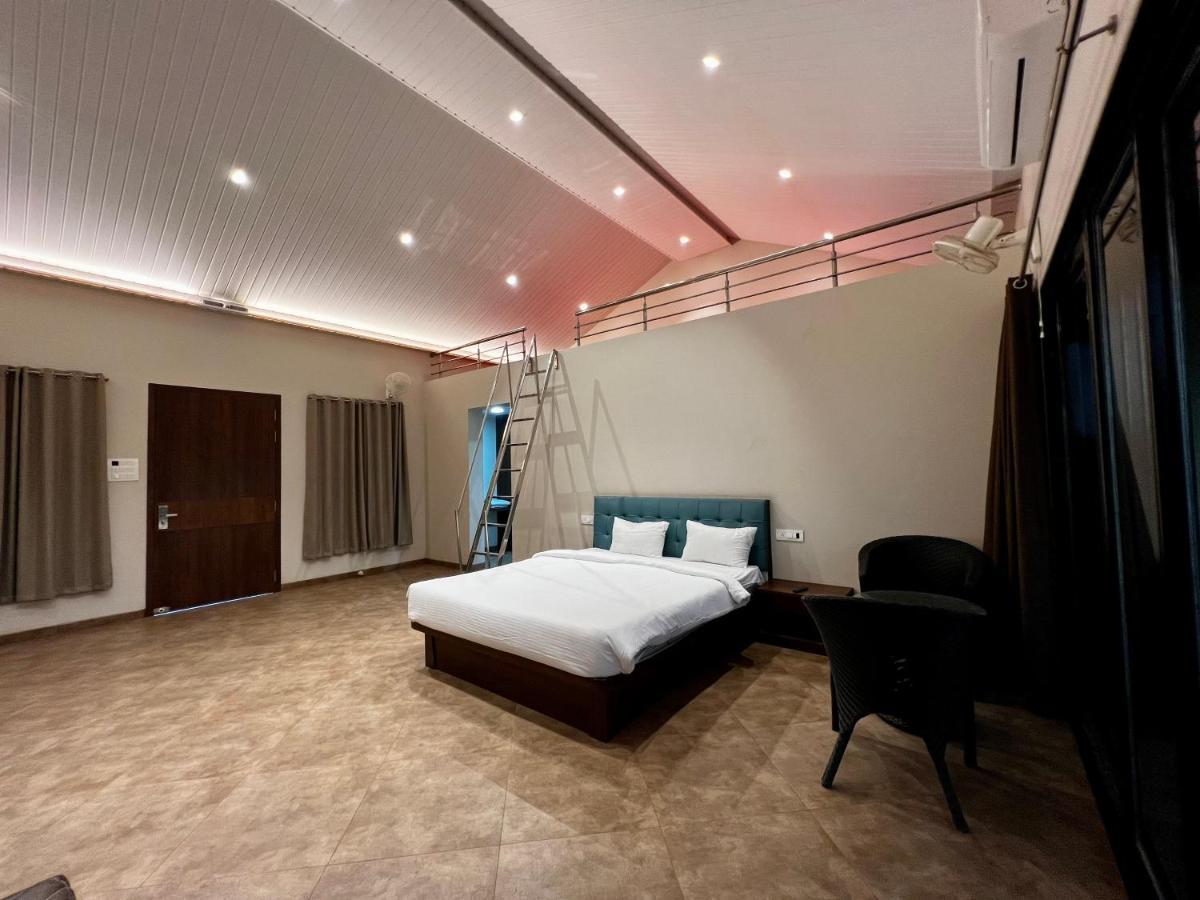 Paramount Riverfront Resort & Spa, Karjat Kültér fotó