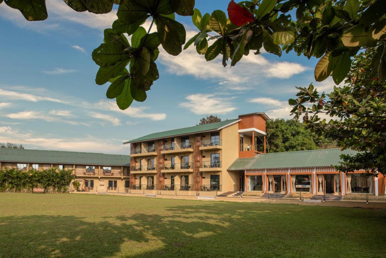 Paramount Riverfront Resort & Spa, Karjat Kültér fotó