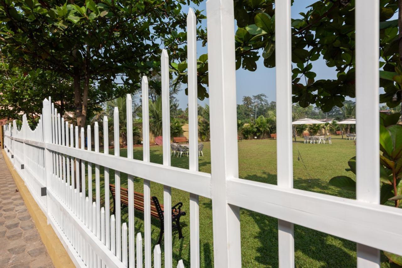 Paramount Riverfront Resort & Spa, Karjat Kültér fotó