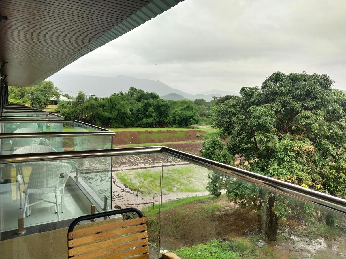 Paramount Riverfront Resort & Spa, Karjat Kültér fotó