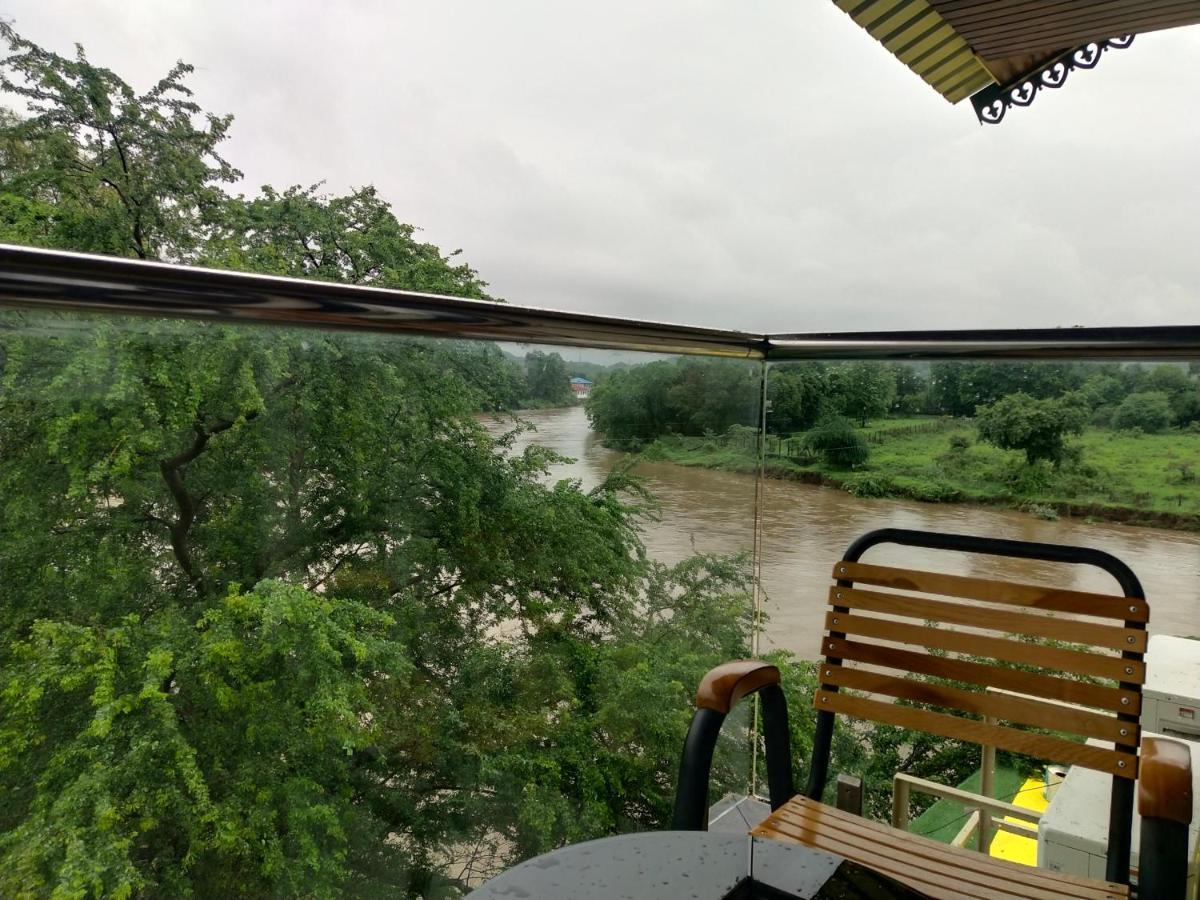 Paramount Riverfront Resort & Spa, Karjat Kültér fotó