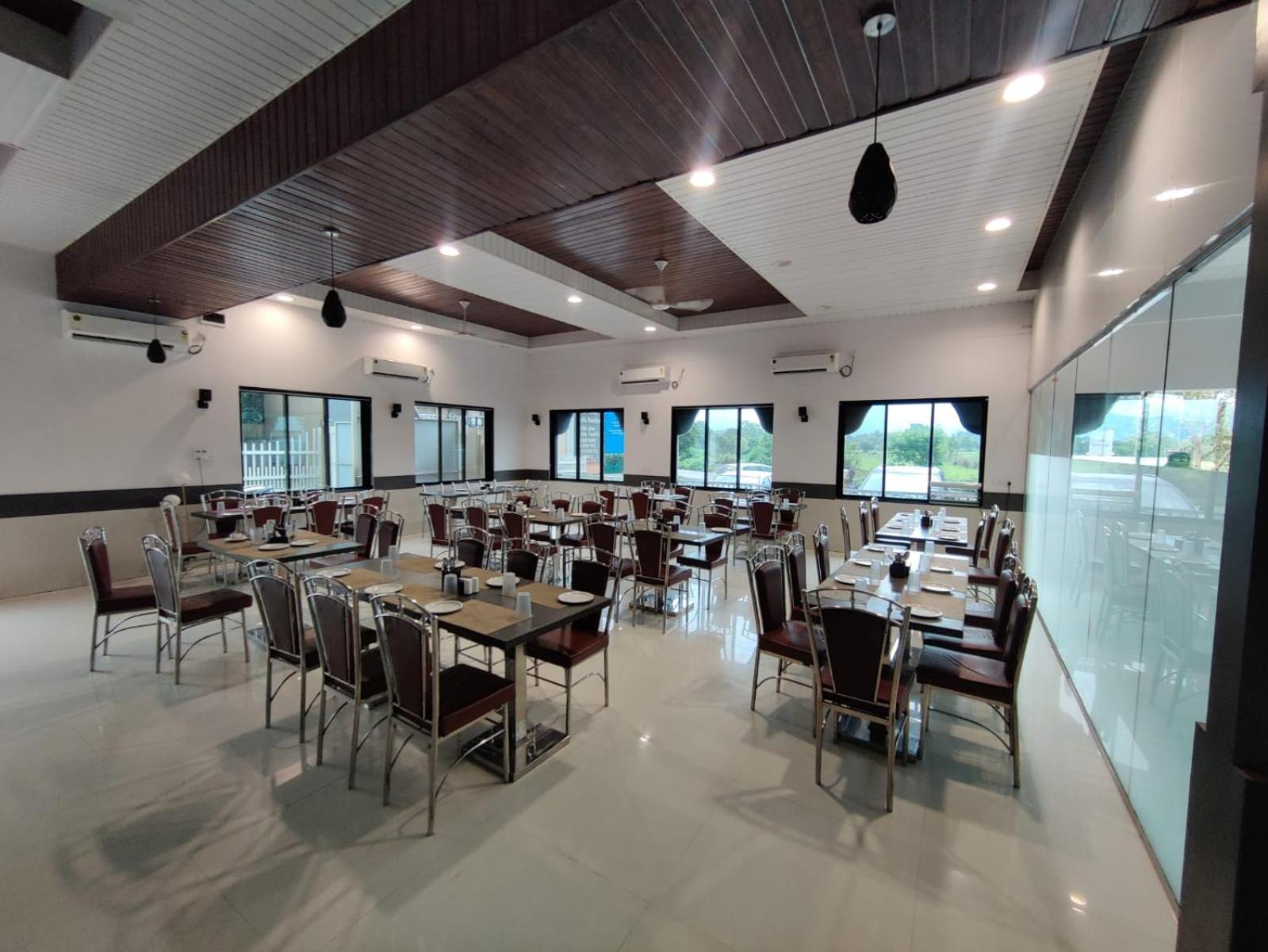 Paramount Riverfront Resort & Spa, Karjat Kültér fotó
