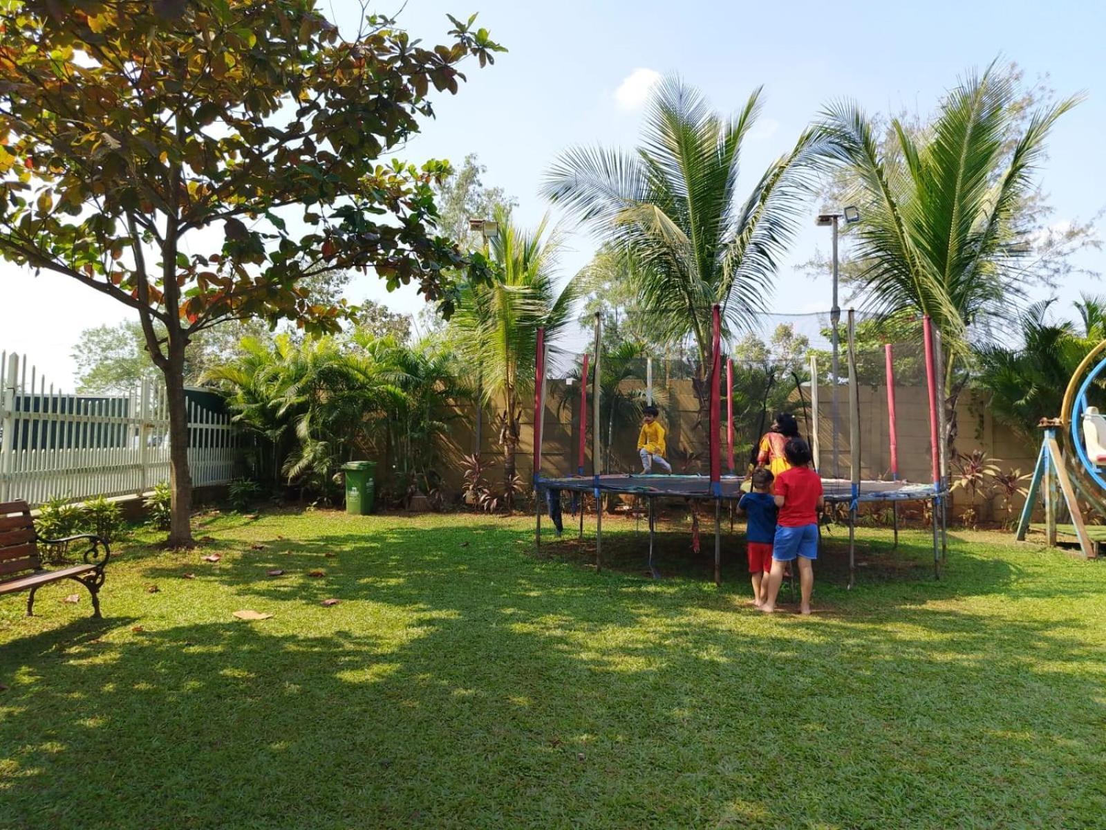 Paramount Riverfront Resort & Spa, Karjat Kültér fotó